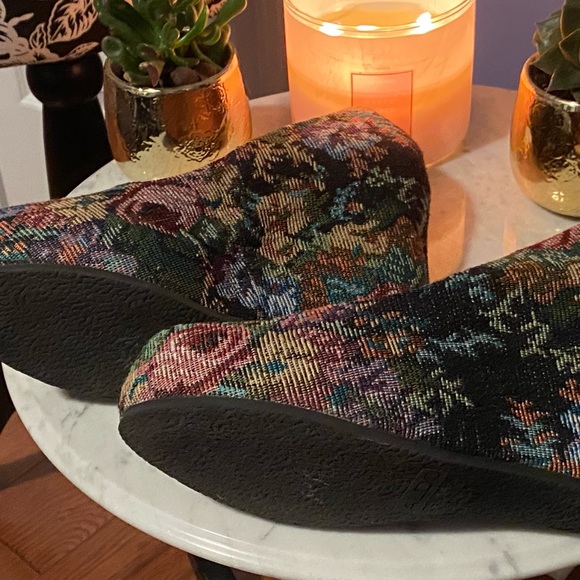 Aldo Wedges. Size 7 - Picture 5 of 16